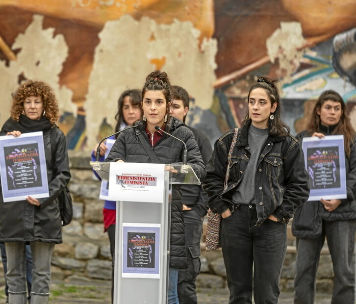 Mugimendu Feministako kideek Gasteizen eskainitako prentsaurrekoa.
