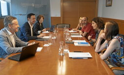 Torres, en una pasada reunión con LAB y ELA, que ahora no han acudido a la ronda.