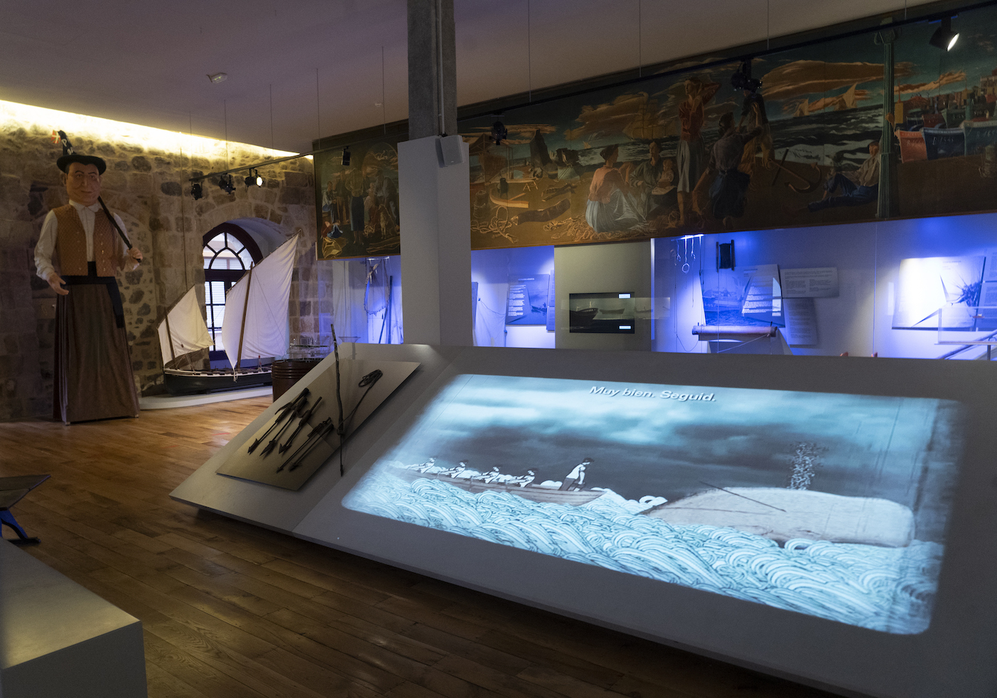 Zenbait piezaren helburua da denborak ez dezala memoria irentsi kresalak kroskoak bezala. (Bermeoko Arrantzaleen Museoa)