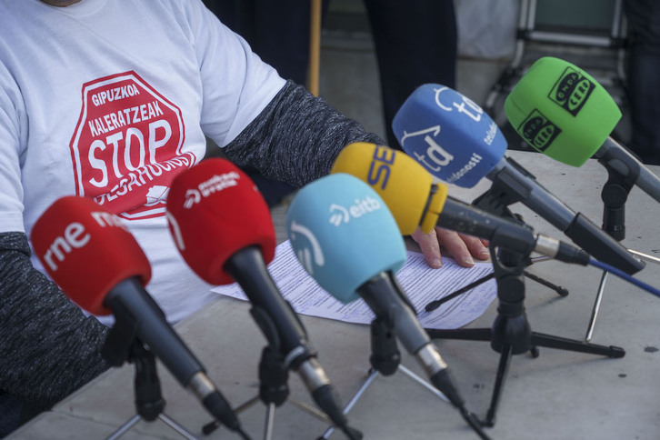 Kaleratzeak Stop plataformak Gipuzkoako 20 familien berri eman du.