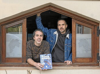 Gaztelumenditarrek Donostiako Aratz tabernan aurkeztu zuten liburua.