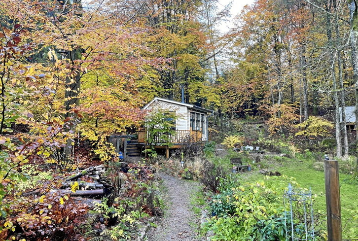 Dos personas se pueden alojar tres noches gratis en esta cabaña siempre que guarden silencio.