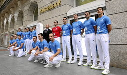 Binakako Txapelketako pilotariak; Ezkurdia, Rezusta eta Zabaletaren artean, atzelari postura ohitu nahian?