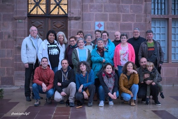 Les membres de Donibane Erne préparent leur liste.