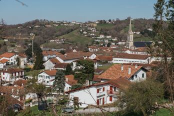 Pour les prochaines élections municipales, la parité sur les listes est étendue aux communes de moins de 1 000 habitants.