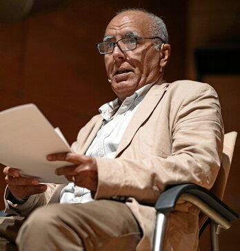 Abdeslam Aomar durante la presentación del libro.