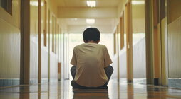 Eskola jazarpena aztertzen du ikerketak.