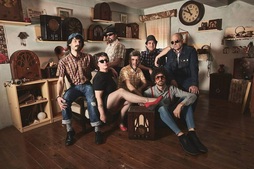 Smooth Beans taldea izango da gaueko izarretako bat.