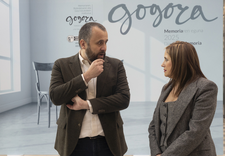 Alberto Alonso junto a la consejera María Jesús San José en los actos organizados con motivo del Día de la Memoria.