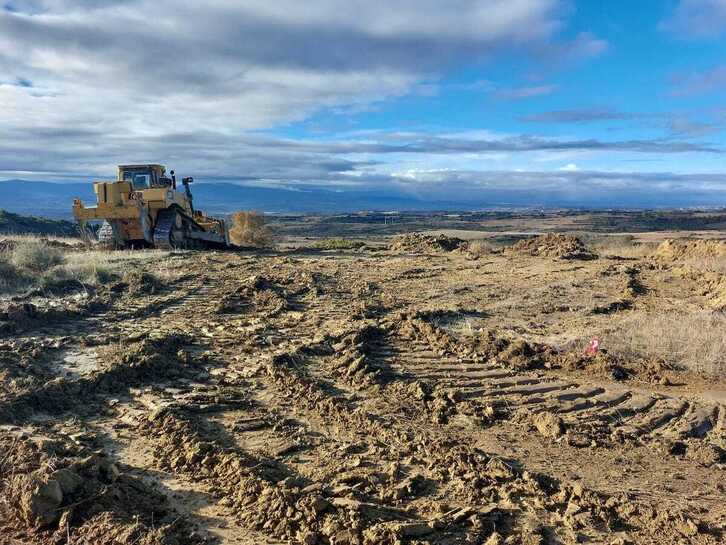 Abian dira Labrazako parke eolikoko lanak.