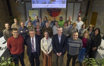 Tolosako udaletxean egindako agerraldia, UEMAko ordezkariak, Kutxabank, Laboral Kutxa eta Bankoa Abancako ordezkariekin batera.