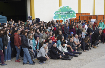 Aurtengoan ere Ablitasen egin zuten kaxak prestatzeko auzolan erraldoia.