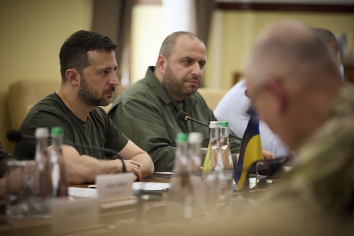 El presidente de Ucrania, Volodimir Zelenski, y el ministro de Defensa, Rustem Umerov.