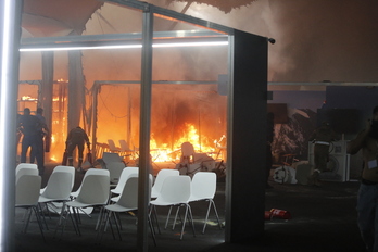 El incendio se ha propagado en una zona controlada por Naciones Unidas.