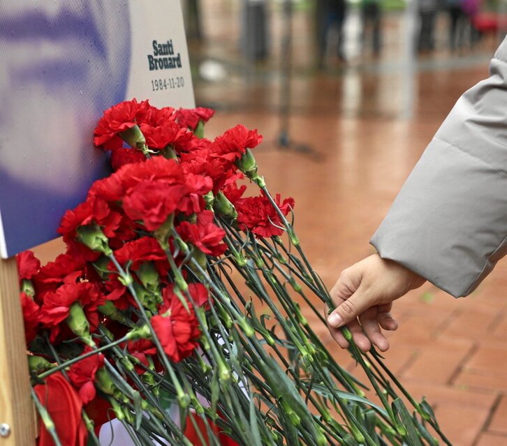Acto de Egiari Zor en Ametzola en recuerdo de Santi Brouard y Josu Muguruza.