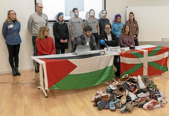 Gure Haurrak Ere Badira ekimenak Gasteizen egindako prentsaurrekoa.