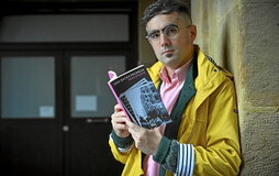 Hedoi Etxartek Donostian aurkeztu zuen atzo bere lehen nobela.