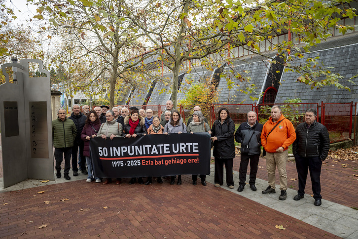 Integrantes de Martxoak 3 y SF 78 Gogoan anunciaron la moción el martes en Gasteiz.