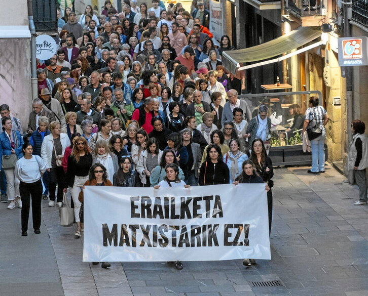 Protesta en las calles de Zarautz contra la muerte de Yolanda A.U, acaecida en este municipio el 17 de octubre.