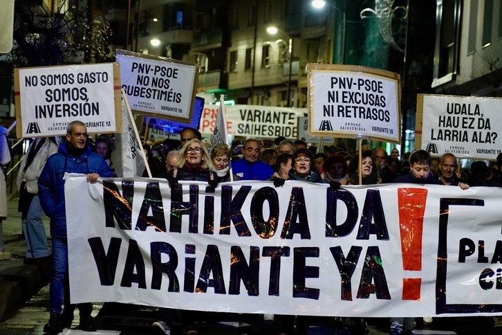 La cabeza de la movilización ciudadana, este viernes tarde en Ermua.