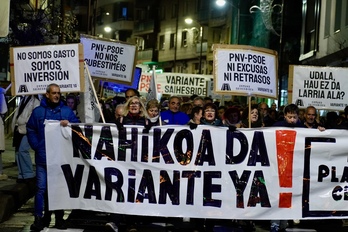 La cabeza de la movilización ciudadana, este viernes tarde en Ermua.