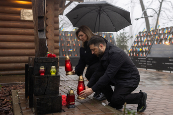 Zelenski, este viernes en un memorial por los soldados muertos en la guerra.