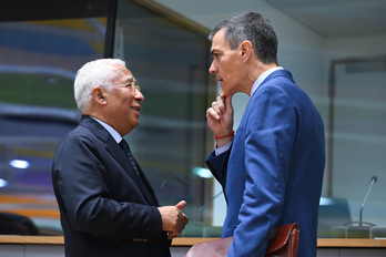António Costa conversa con Pedro Sánchez en un acto reciente en Bruselas.