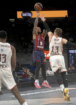 Howard al fin ofreció un momento de lucidez.