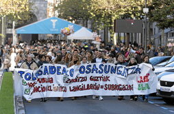 Manifestación celebrada este sábado en Tolosa para reclamar la publificación de la Clínica Asunción.