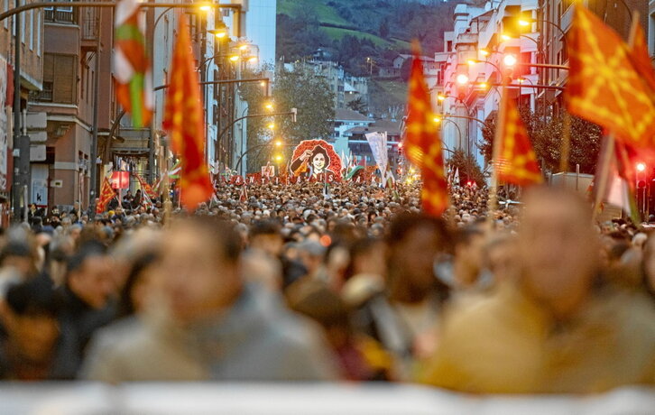 Milaka lagun bildu ziren atzo, Bilbon, EH Bilduren manifestazioan. Arnaldo Otegiren hitzekin amaitu zen.