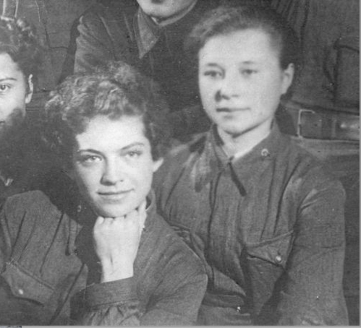Natalia Kovxova eta Maria Polivanova laguna.
