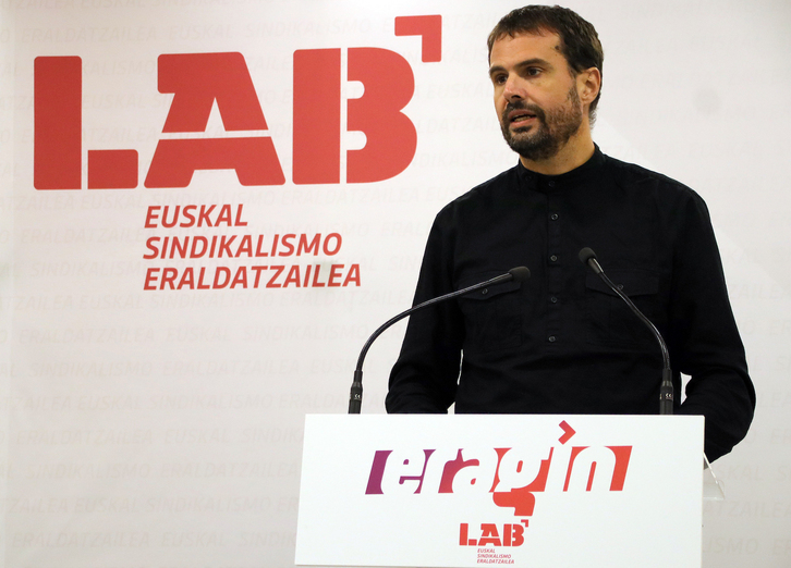 Igor Arroyo, astelehen honetako prentsaurrekoan.