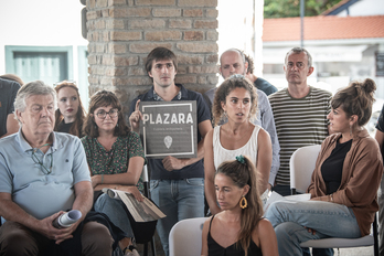 2023ko irailean aurkeztu zuten plazakideek Plazara, beste zenbait euskaltzalerekin batera.