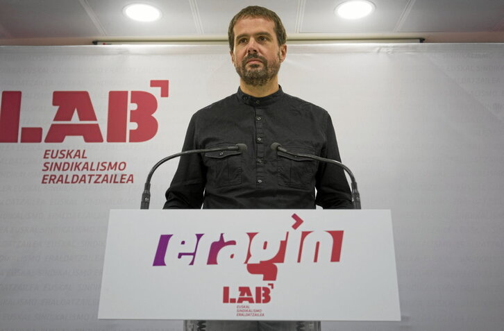 Igor Arroyo LABeko koordinatzaile orokorra, atzoko prentsaurrekoan.