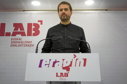 Igor Arroyo LABeko koordinatzaile orokorra, atzoko prentsaurrekoan.