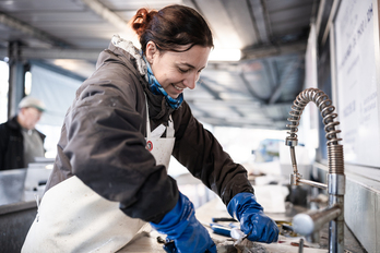 L'étal des Allées marines est ouvert du lundi au samedi selon les arrivages.