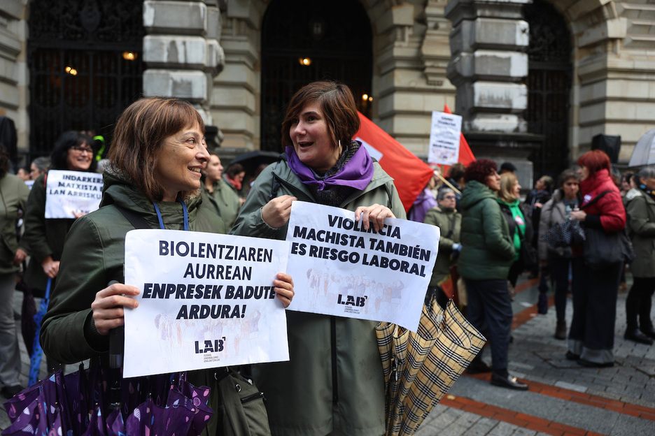 El sindicato LAB también se ha concentrado este 25N ante la Diputación de Bizkaia. El sindicato LAB también se ha concentrado este 25N ante la Diputación de Bizkaia.