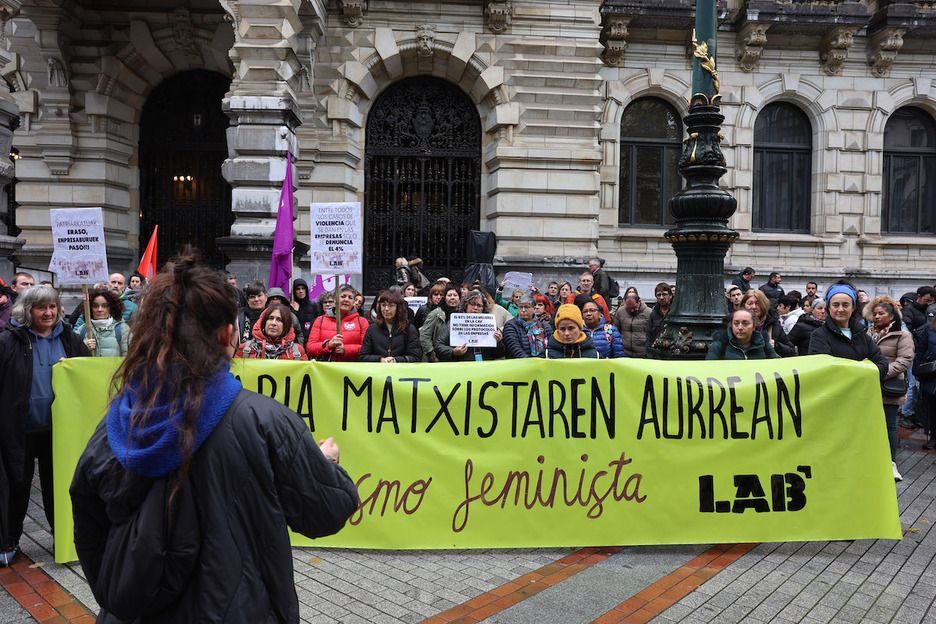 Movilización de LAB en Bilbo bajo el lema 'Indarkeria matxistaren aurrean, sindikalismo feminista'. Movilización de LAB en Bilbo bajo el lema 'Indarkeria matxistaren aurrean, sindikalismo feminista'.