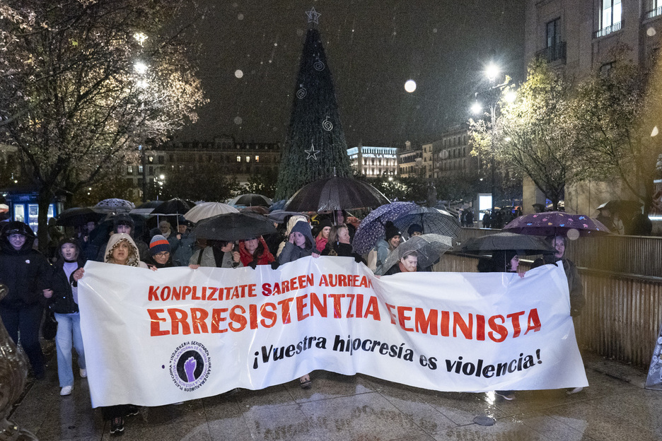 Ambiente invernal en la movilización de Iruñea. Ambiente invernal en la movilización de Iruñea.