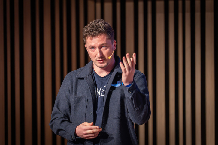 Alatz Bilbao, del restaurante Bakea, ha sido doblemente galardonado.