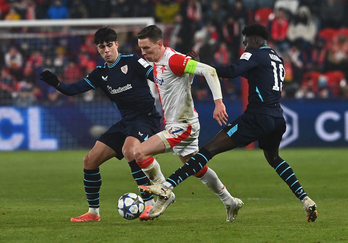 Alejandro Rego y Adama Boiro, titulares hoy en Praga.