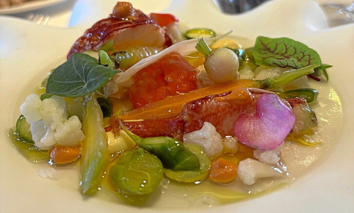 Dos de los platos que se sirven en Itzuli, el restaurante regentado en Igeldo por la  familia Lavado.