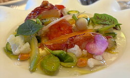 Dos de los platos que se sirven en Itzuli, el restaurante regentado en Igeldo por la  familia Lavado.