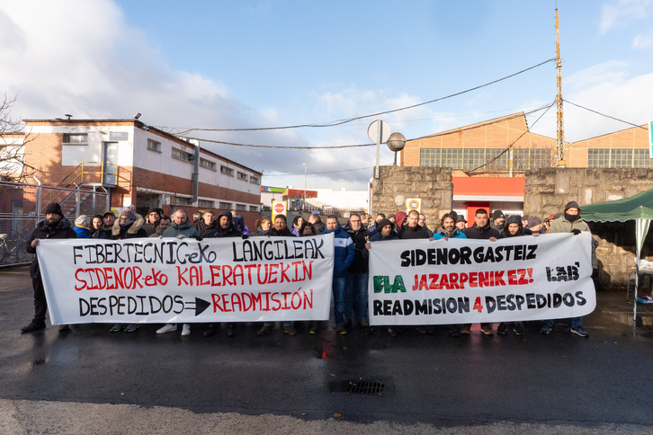 Los trabajadores de Fibertecnic han acompañado a los hueguistas de Sidenor.