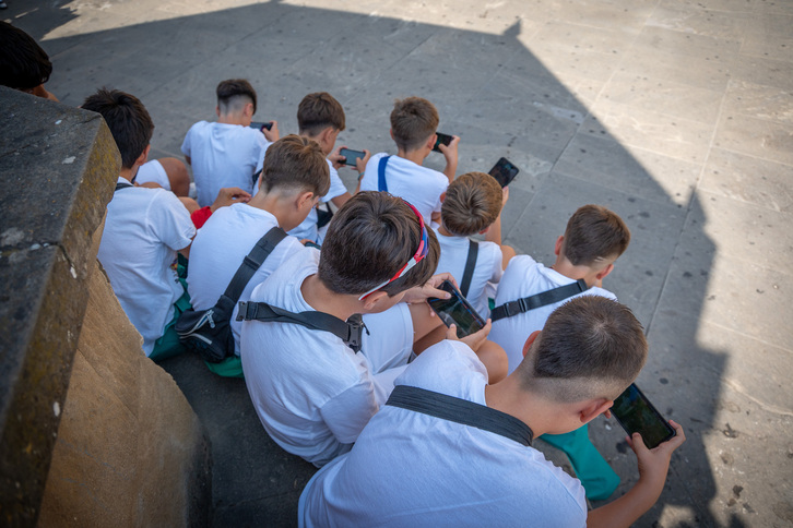 La problemática de las pantallas y los menores está también en las Cortes españolas.