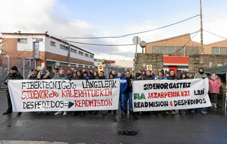 Los huelguistas de Sidenor fueron arropados por trabajadores de Fibertonic, en huelga indefinida.