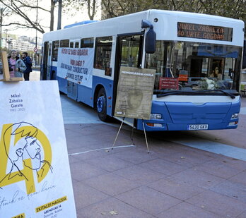 Donostian izan zen atzo Mikel Zabalza oroitzeko autobus bira.