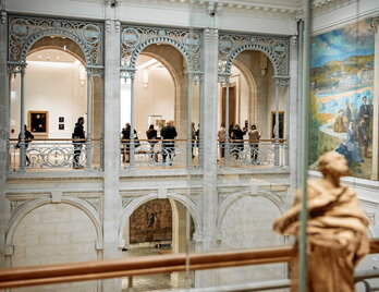 Inaugurazio ofizialaren aitzin, hedabideentzako museoaren bisitan harturiko irudia.