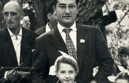 Norbert Tauer eta Gabriel Aresti Loramendiren omenaldian, Arrasateko Bedoña auzoan, 1959ean.