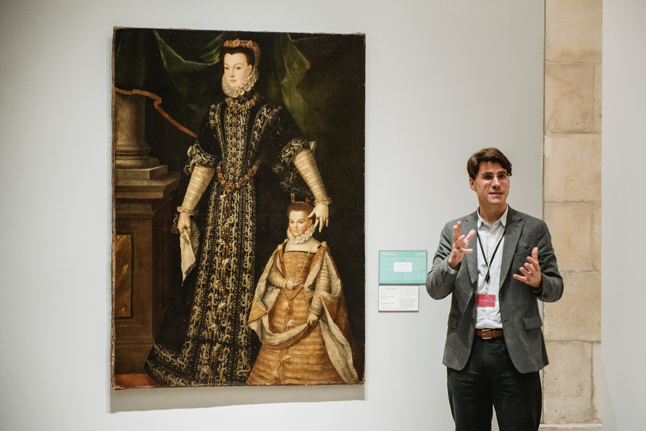 “Diane d’Andoins dite Corisande, comtesse de Guiche et sa fille Catherine âgée de 5 ans, habillées toutes deux à l’espagnole”.